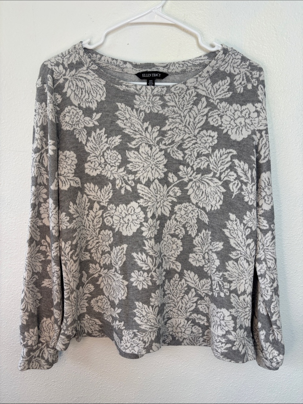 Ellen Tracy Gray and White Floral Jacquard Pullover -702sku